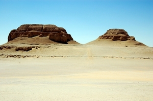V woestijn1653