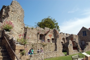 b88  Carisbrooke castle