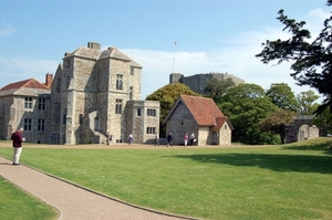 b95  Carisbrooke castle