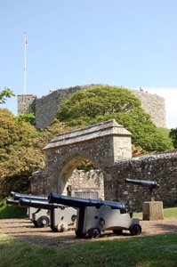 b97  Carisbrooke castle