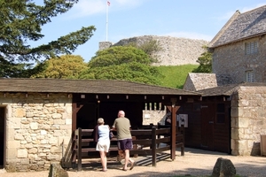 c11   Carisbrooke castle