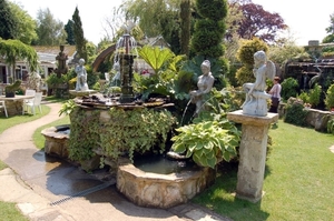 D42  Godshill  tea room garden