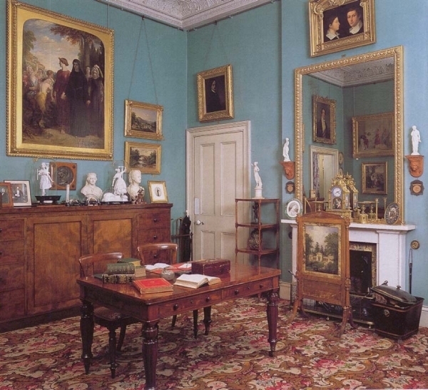 D732 Osborne House Prins consorts dressing and writing room