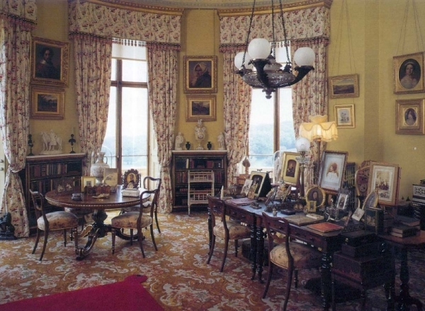 D7334 Osborne House Queen´s sitting room
