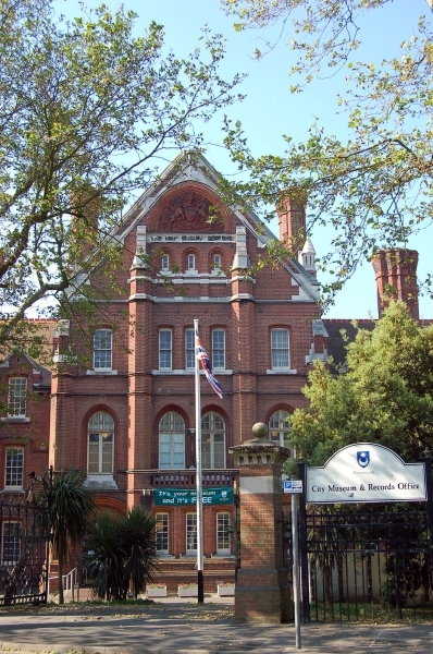 L1  Portsmouth - city museum