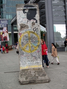 e22 muurrest eerste bres in de muur ´89 Potsdamerplatz