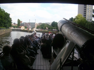 L12   boottocht en schoorsteen neergelaten onder brug