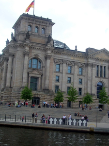 L20  boottocht en  reichstag kruisjes herdenking doden vluchtelin