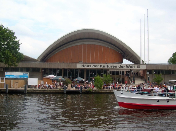 L24  boottocht en Huis der Kulturen der Welt -voormalig congresge