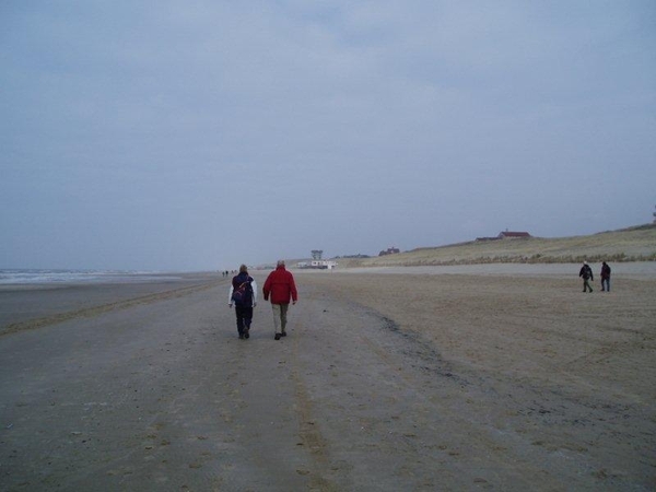 op het strand