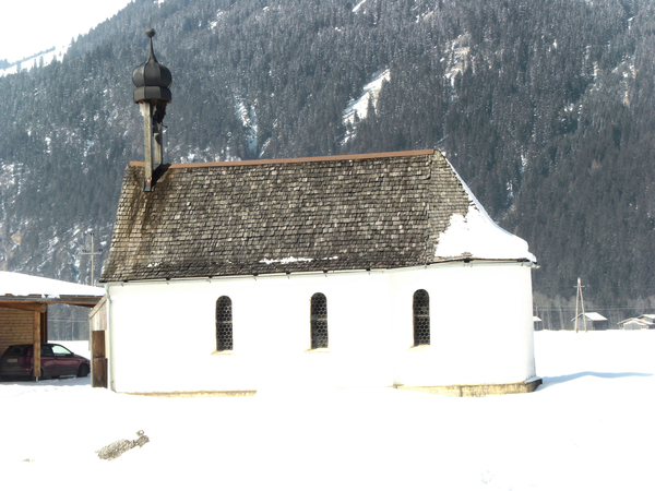 kerkje in de bergen