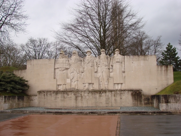 Verdun, Monument aux morts, Grange