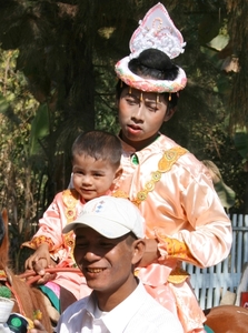 Optocht in Mingun