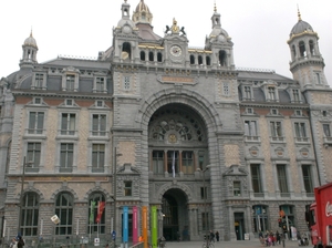 Station gezien van op de De Keyserlei