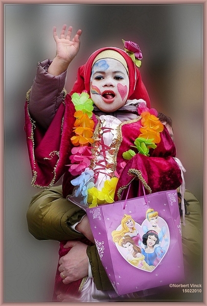 sized_sized_P2030786a karnaval maadag bezemdans