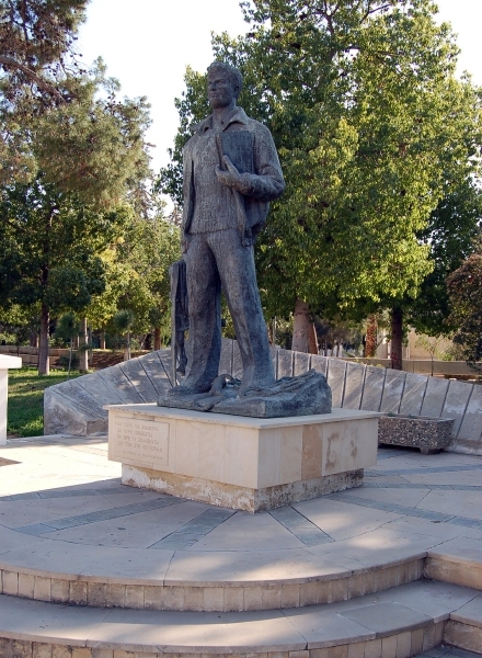 37Phaphos -  oude stad- monument vrijheidsstrijder EYATORAS M. PA