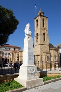 013Cyprus - Nicosia aartsbisschoppelijk paleis en kerk.jpg