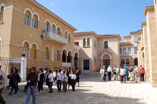 014Cyprus - Nicosia aartsbisschoppelijk paleis en kerk.jpg