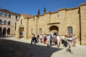 015Cyprus - Nicosia aartsbisschoppelijk paleis en kerk.jpg