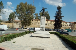 022nv Nicosia - standbeeld vermisten