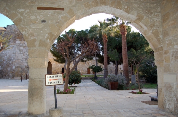 104Cyprus - Larnaca - Fort.jpg