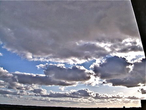 telkens andere wolkenpartijen