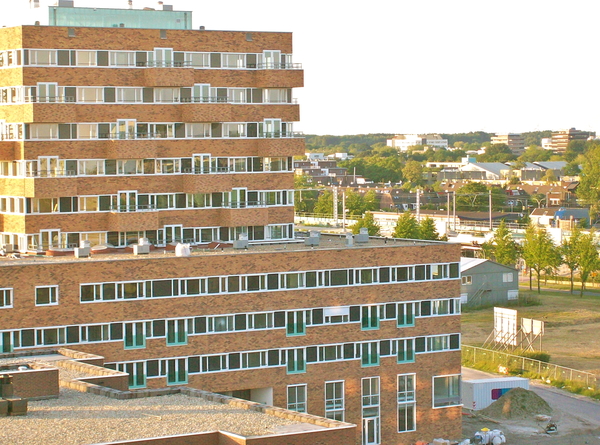 'Hanzeborg' Multifunctioneel zorgcentrum. tegenover