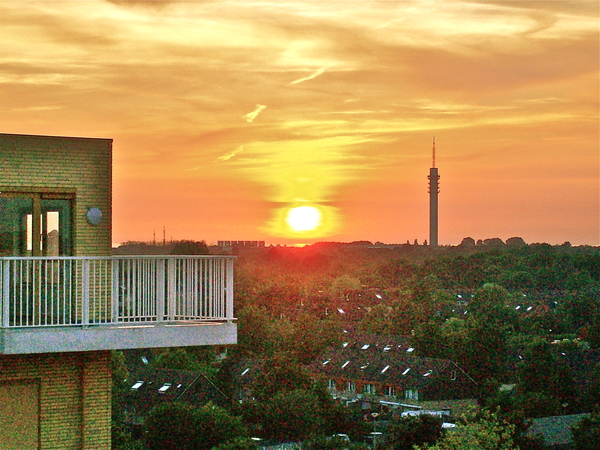 avondzon boven Lelystad.Juni 2010