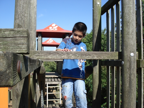 Michael in speeltuin