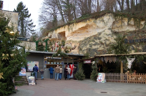 11.12.06 Valkenburg Kerstmarkt Gemeentegrot001