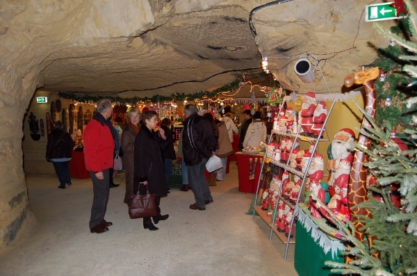 11.12.06 Valkenburg Kerstmarkt Gemeentegrot032