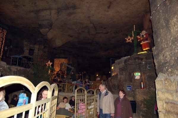 11.12.06 Valkenburg Kerstmarkt Gemeentegrot052