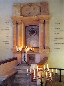 C10 Pikassynagoog thoraschrijn met namen concentratiekampen