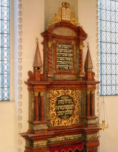 C300 Klausen synagoog gebodstafels