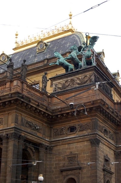 E13 Nationaal theater