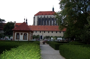 I1  St Franciskus tuin en kerk