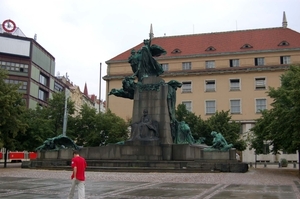 M5 standbeeld Karlov Manesti en ministerie arbeid
