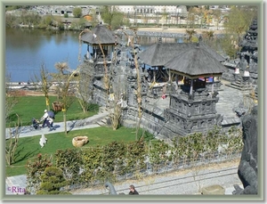 56 Zicht op de Balinese tempel