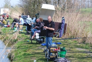 Vissen op forel 24-4-2010 (19)