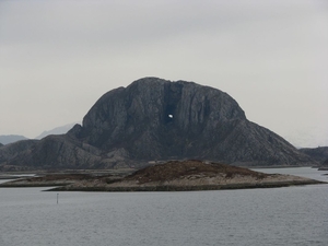 Torghatten: gat door de berg