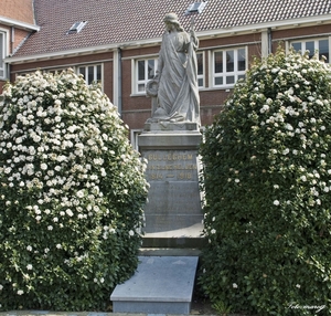 Kerkplein, Monument van de gesneuvelden (2)