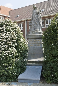 Kerkplein, Monument van de gesneuvelden (3)