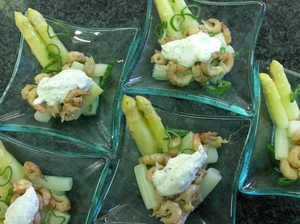 asperges met garnaaltjes en kruidenroom