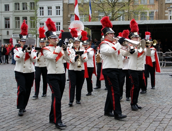 HERDENKING V-DAY 1945-2010-ROESELARE