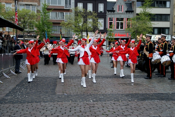 HERDENKING V-DAY 1945-2010-ROESELARE