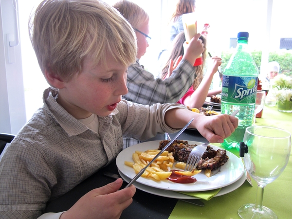 2010-05-13 eerste communie Liesel 26