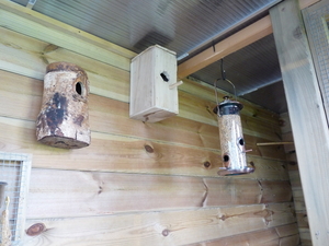 nestkastjes en voederbakje