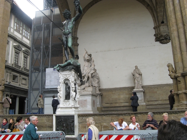 aan het museum op pallazo