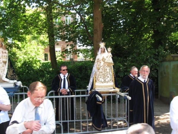Halle Maria Processie Pinksteren 2010 021