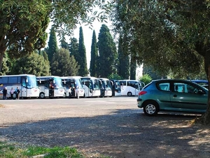 S. Callisto - Il parcheggio davanti alle Catacombe.